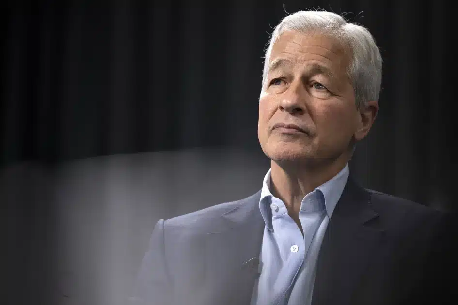 JPMorgan CEO Criticises Bitcoin Amidst Bank’s Warning on Crypto Downside Risks