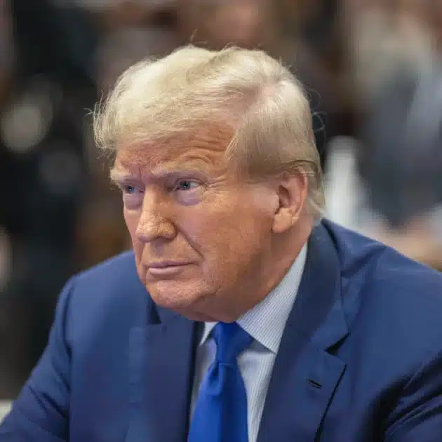 Trump’s Crypto Shocker Falls Flat as TRUMP Coin Faces Political Heat and Billion-Dollar Sell-Off Warning