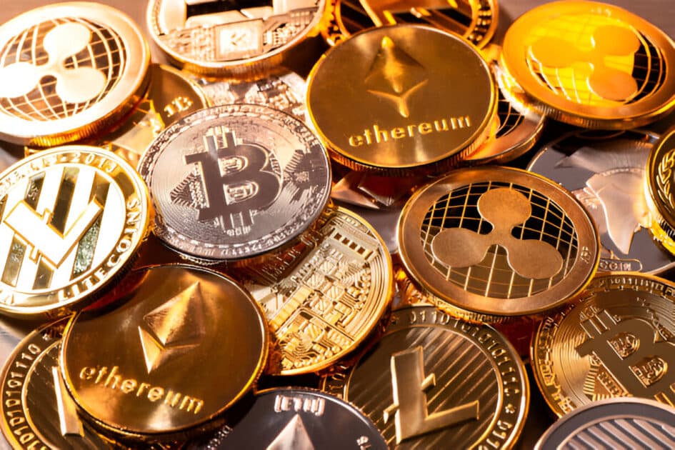 Top Crypto News Today: Bitcoin Crosses $84K Amid Debt Concerns, Whale Activity, and Institutional Moves