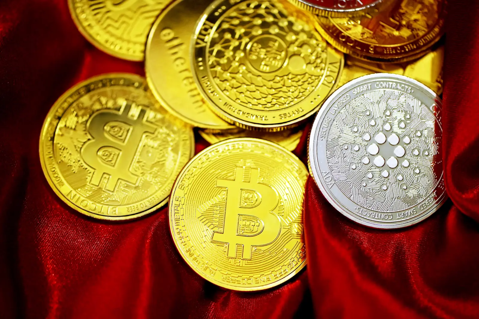 Bitcoin Nears $94K as Solana, XRP Soar in 24-Hour Crypto Price Shake-Up