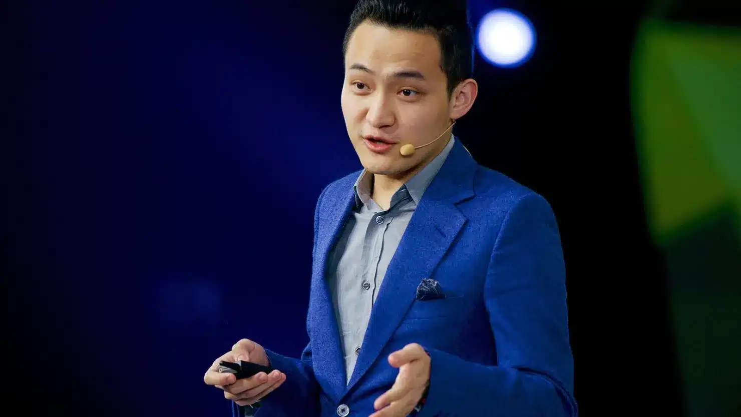Trump Hosts Crypto Gala as Justin Sun Backs TRUMP Coin, Sparks Uproar