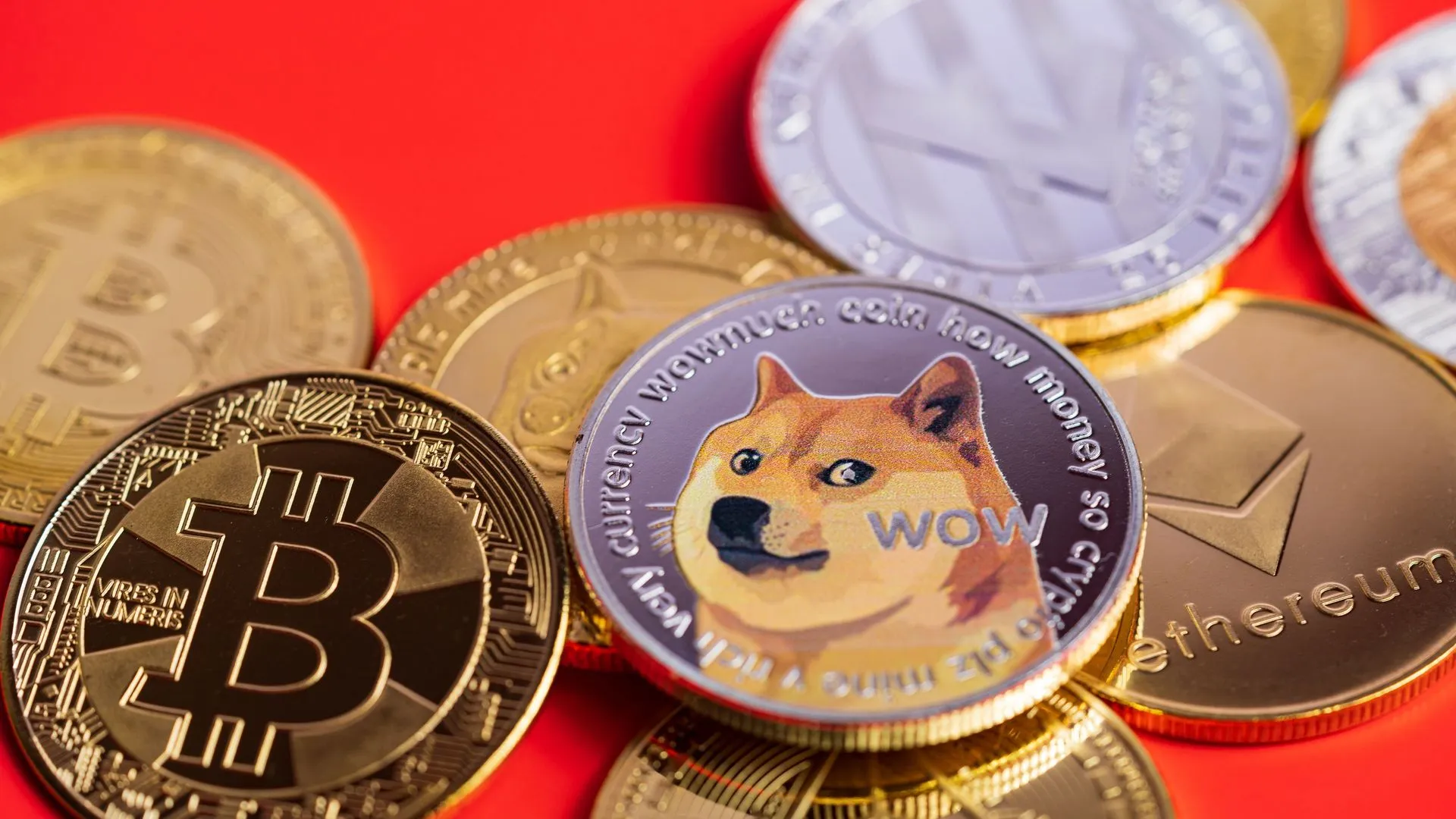 Top Coins Fall Sharply While Select Altcoins Record Triple-Digit Gains