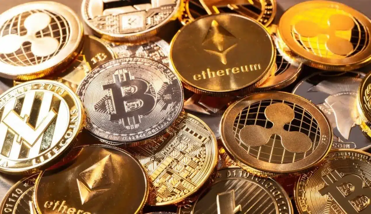 XRP and Solana Tumble as Bitcoin Nears $104K in Market Shake-Up