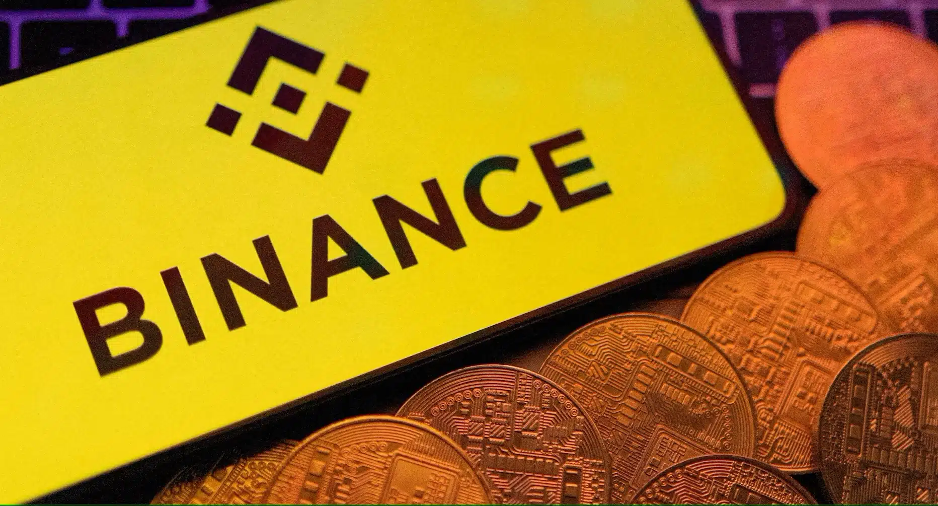 Binance Lists USD1 Stablecoin Tied to Trump, Sparks Political Uproar