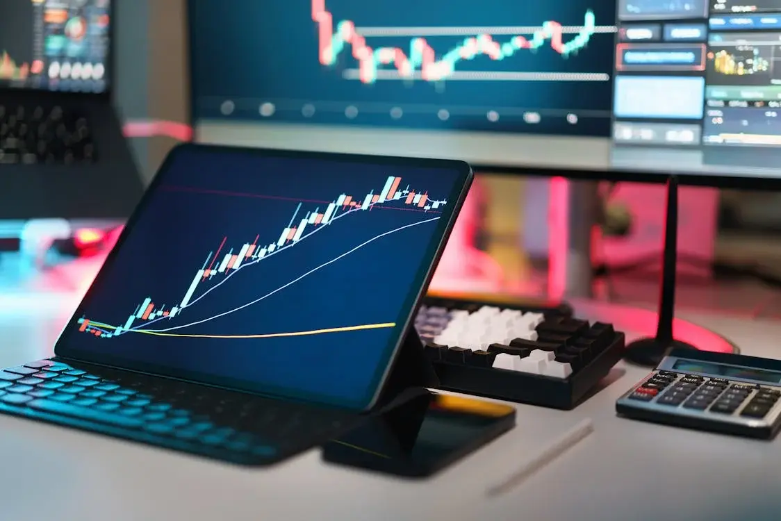 Chainlink (LINK) at a Pivotal Level: Can $15 Hold or Will It Slide? 