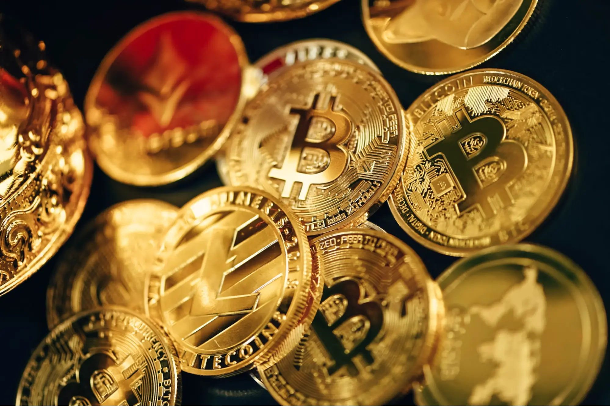 Bitcoin Dips Slightly as Altcoins Surge—What’s Fueling the Market Shift?