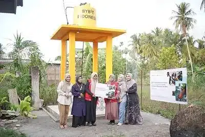 A newly constructed borewell in Balee Panah Village, Aceh, restores access to clean water for flood-affected communities. Built through Bybit Indonesia's collaboration with Kitabisa, the facility is expected to benefit around 125 households, more than 400 individuals for daily needs such as drinking, cooking, and washing.